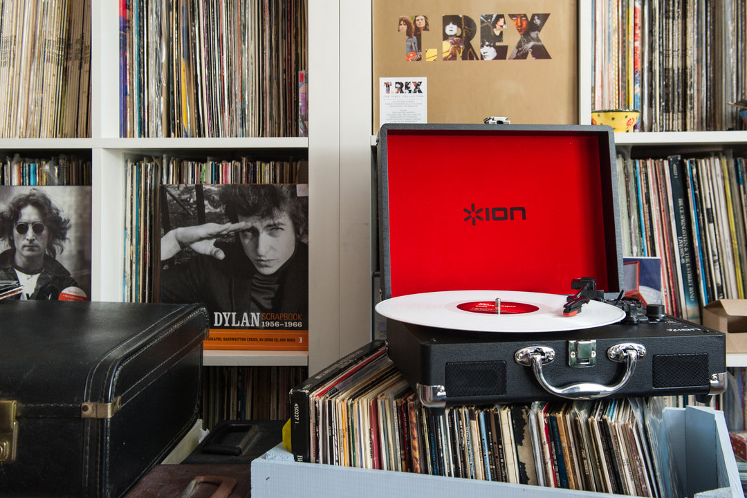 ION Vinyl Motion /アイオン モーション レコードプレーヤー 内蔵